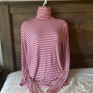 $5 spring cleaning! Gap pink stripe turtleneck